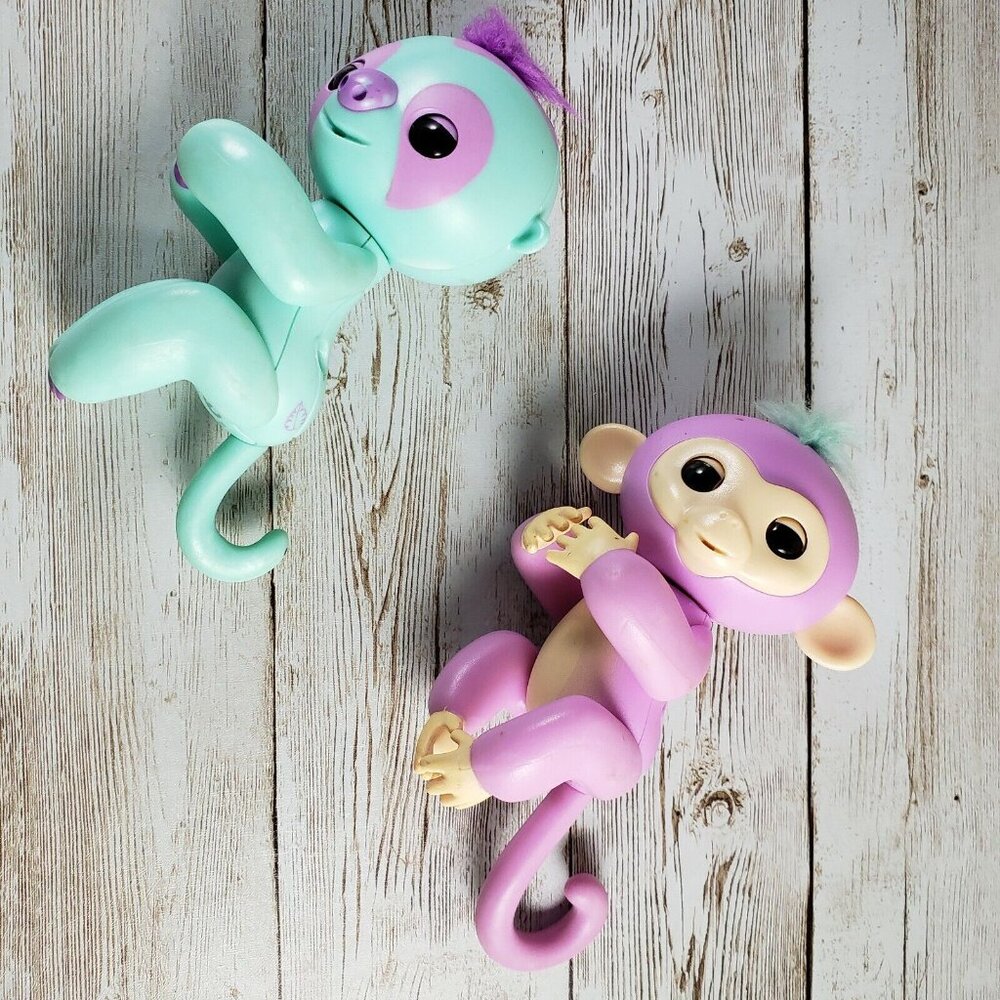 WowWee Fingerlings Interactive Clara Sloth & Savannah Monkey